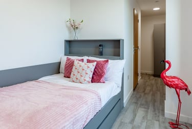 Sky View En Suite at Oldway Centre, 39 High Street, City Centre, Swansea, SA11LA - Image 3